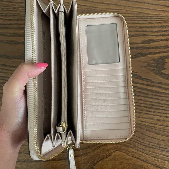 Michael Kors Leather Continental Wristlet - Picture 4 of 7